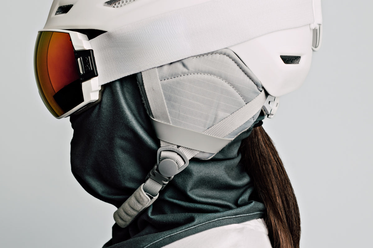 Ladies helmet with hole for online ponytail